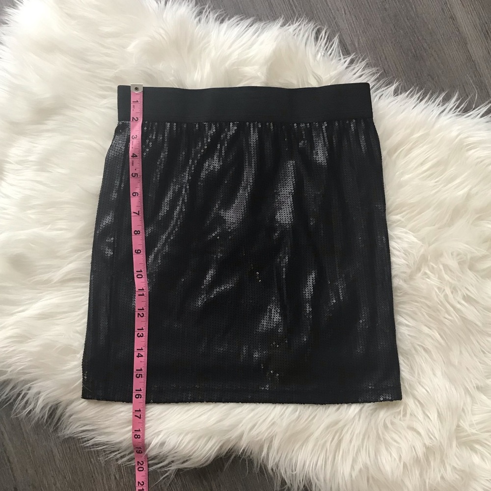 Forever 21🌻 Sequin Skirt (Black)